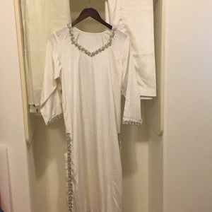 Pakistani shalwar kameez set